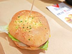 霸气芝士超满足牛堡-必胜客(大宁路店)