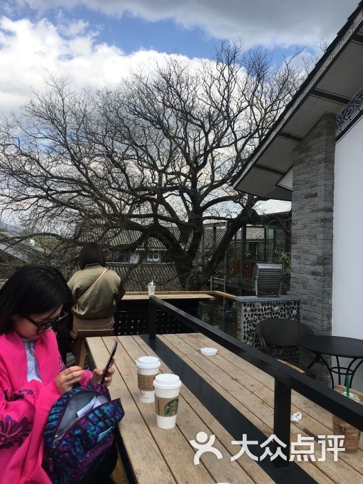 星巴克大理(红龙井门店)图片 - 第1张