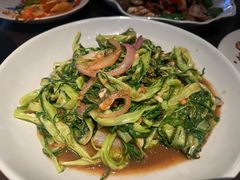 -大头虾越式风味餐厅(光明广场店)