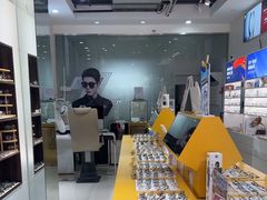 -诺柯视眼镜-蔡司依视路官方工厂店(淞南一店)