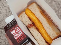 咸牛肉厚蛋多士-世记咖啡(氹仔外卖店)