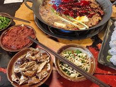 -黄潇洒老火锅(九眼桥宏济巷店)