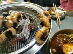-围炉肉舍丹东海鲜烤肉·烤活鳗(步行街店)