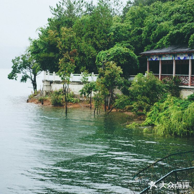 丹江大观苑第六届秋获节，吃全鱼宴，住湖景房，超奶丝～
