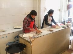 -老字号眼镜子煎包汤包店