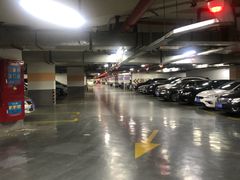 -百联又一城停车场