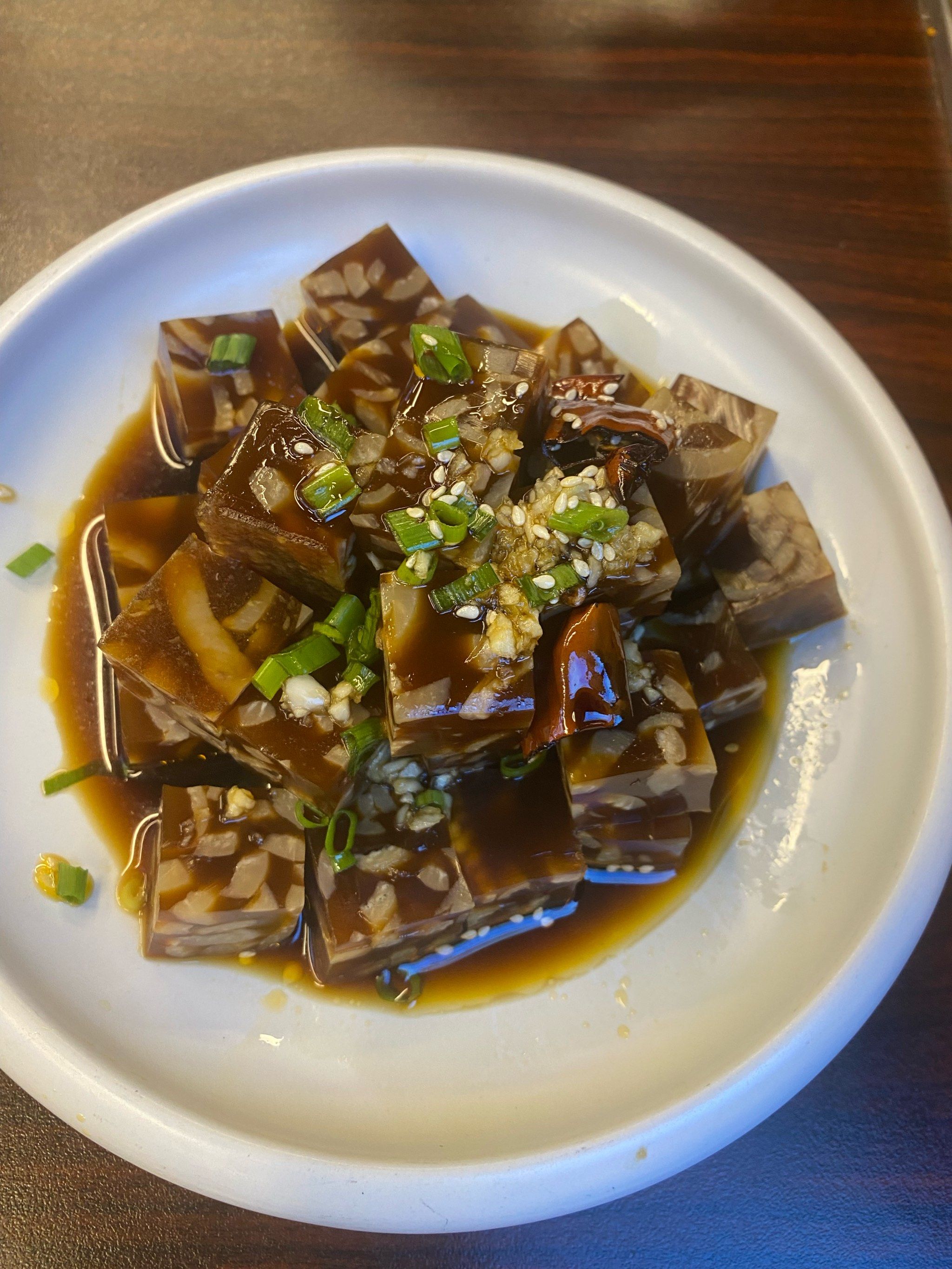 肉皮冻这道菜入口即化嚼劲十足给人带来无比的食欲