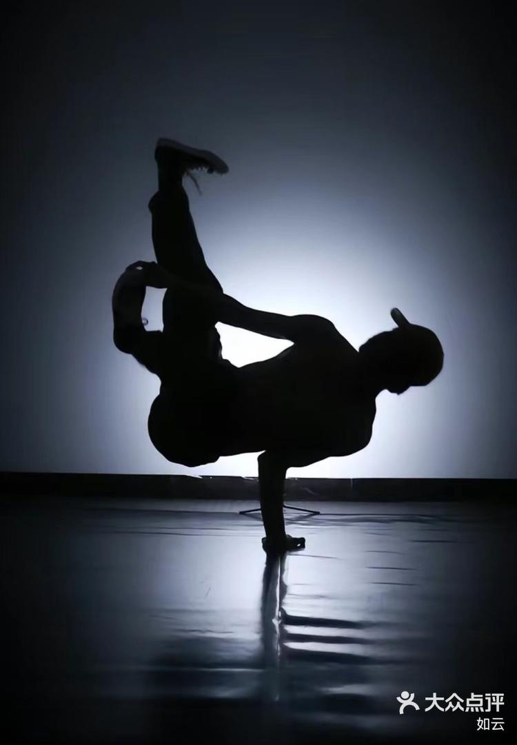 街舞入门来舞蹈室一起舞动青春