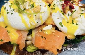 Smoked Salmon Benedict