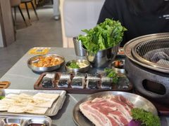 -围炉肉舍•炭烤活鳗•丹东海鲜烤肉(步行街店)