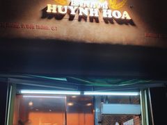 -Bánh Mì Huynh Hoa