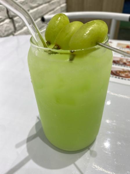 环境:环境很小清新,很有风格 服务:老板娘很热情 试了一下满杯青提不