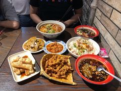-爆炸头阿姨小四川正宗川味小吃(无任何分店)