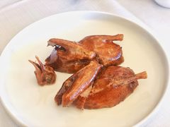 玻璃皮润烧乳鸽-北京厨房(西安SKP店)