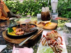 -玛格萝妮比萨屋(四平店)