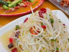酸辣豆芽-小竹签烤肉纸包鱼小龙虾(唐韵路店)