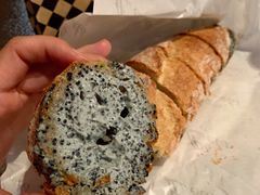 黑松露鱼子酱面包-Let's Taipei 非常烘焙(太古里店)