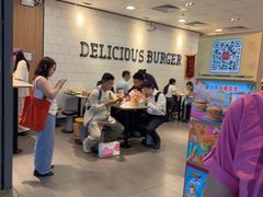 -麦当劳(上海虹桥站30B检票口楼上)