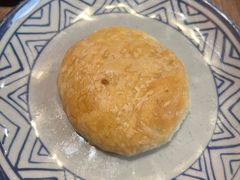 现烤玫瑰鲜花饼-云海肴·汽锅鸡·云南菜(广安门天虹店)