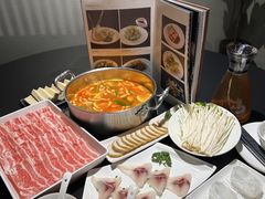 -鲜入唯煮·港式海鲜牛肉火锅(金宝街店)