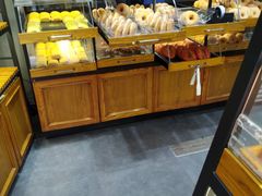 面包甜点陈列柜-向阳松鼠(三门井店)