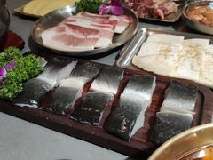 -围炉肉舍•炭烤活鳗•丹东海鲜烤肉(步行街店)