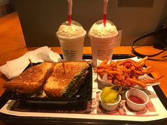 -The Habit Burger Grill 哈比特汉堡(复兴soho店)