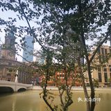 心仪已久，在苏州河边午餐，餐后散步時眺望咖啡馆二楼