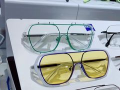 -宏宇眼镜蔡司依视路折扣店(兆佳眼镜城店)