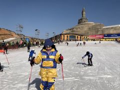 -采薇庄园四季滑雪场