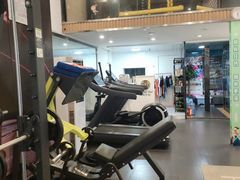 -思迈威健身(积玉桥万达店)