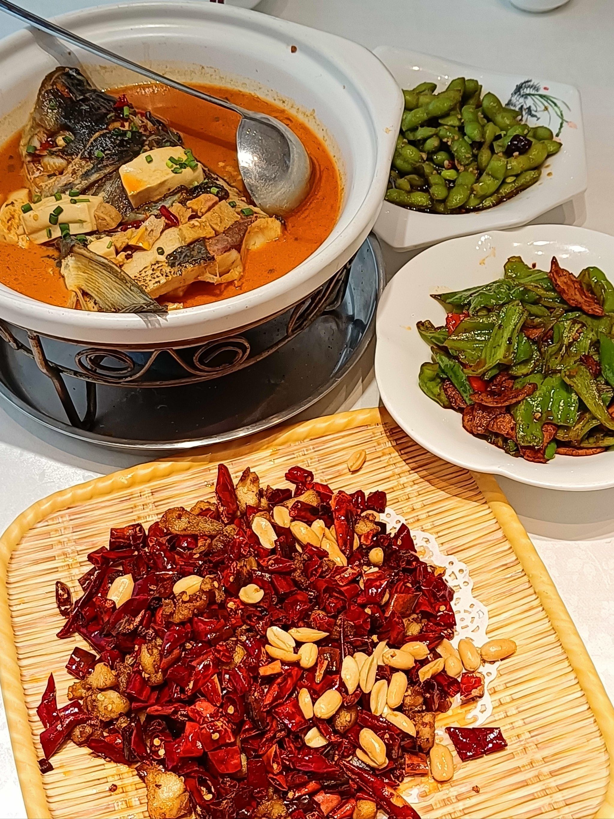 记忆中的小蓝鲸台北路店也算是武汉的老字号了,当年武汉餐饮界的佼佼