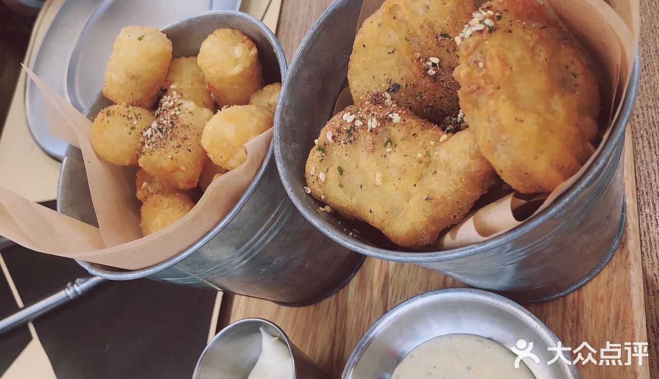 四面皆景,适合情侣、闺蜜聚会。我们点的套餐,搭配合理