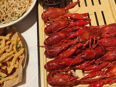 -肥肥虾庄·金牌油焖大虾(汉街SKP店)