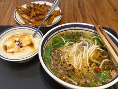 -云阿蛮云南生烫牛肉米线(奉贤路店)