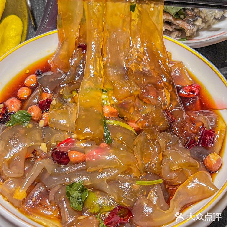 在杭州的东北银入冬仪式感就是铁锅炖大鹅啊