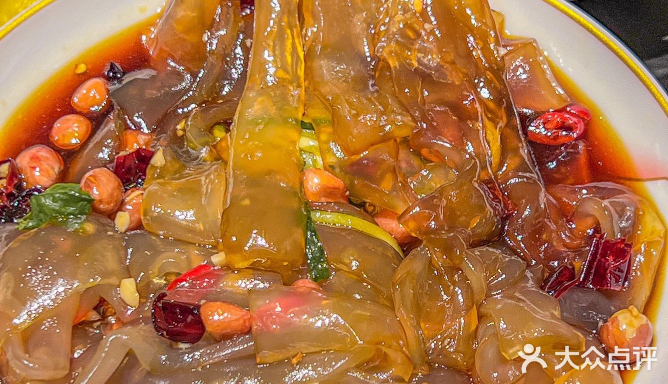 在杭州的东北银入冬仪式感就是铁锅炖大鹅啊