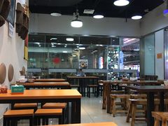 大堂-门框胡同百年卤煮(鸟巢店)