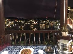 -临江餐馆二楼美食部落
