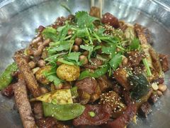 -愉肴麻辣香锅(中山路店)