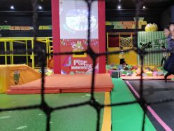 -蹦蹦跳跳(新奥购物中心店)