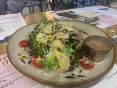 照烧鸡肉配牛油果拉法沙拉-HELLO 27 意面·沙拉·帕尼尼