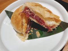 玫瑰鲜花饼-云海肴·汽锅鸡·云南菜(美罗城店)