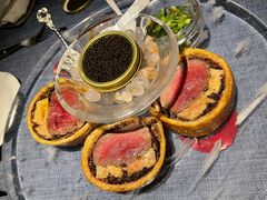 惠灵顿牛排-弦月窗LUNETTE BY AMANDA(复兴路店)