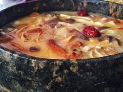 -绿色墨脱石锅城