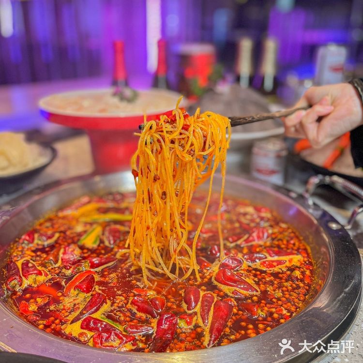 冬天也要热起来🔥这家电音结合火锅好有味‼️
