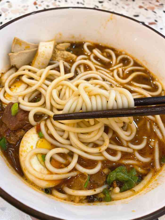 老臼粉舍手打鲜粉(江学路店)-"[薄荷]环境: 环境超赞的一家粉店,店里.