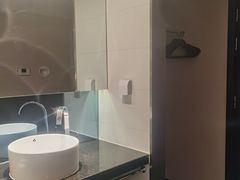 -桔子酒店(上海西藏北路地铁站店)