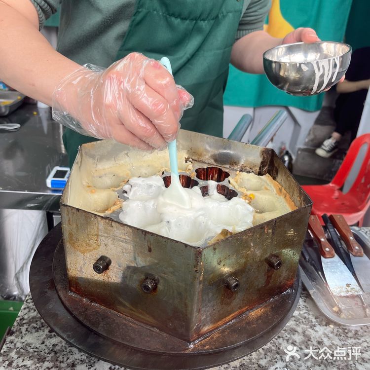 牌坊街的梅花糕，8块一个