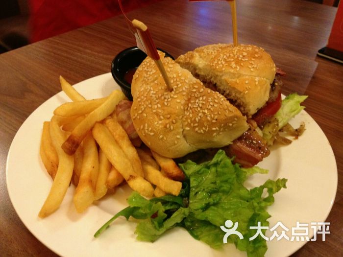 至尊火烤培根牛排堡